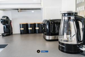 Spacious 2 Bedroom Apt By LS2G Short Lets & Serviced Accommodation Greater London With Free WIFI