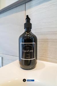 Spacious 2 Bedroom Apt By LS2G Short Lets & Serviced Accommodation Greater London With Free WIFI