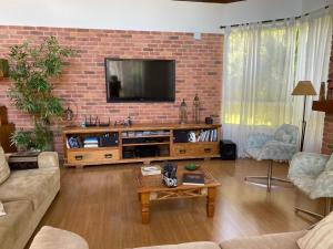 Refúgio Terê-Fi 4 suítes, lareira, piscina e sauna com diarista inclusa