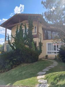 Refúgio Terê-Fi 4 suítes, lareira, piscina e sauna com diarista inclusa