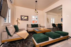 The Z House Santorini - Ubytování bez kategorie ve městě Fira