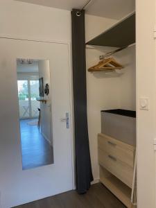 Appartements Studio charmant proche tram et bus : photos des chambres