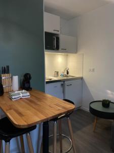 Appartements Studio charmant proche tram et bus : photos des chambres