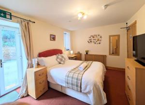 Hollybank - ensuite room & use of large shared kitchen