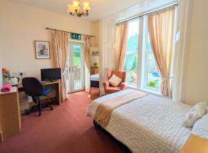 Hollybank - ensuite room & use of large shared kitchen