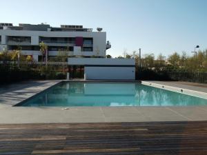 luxury F2 swimming pool ponds and sea
