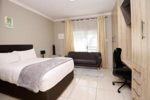 Menlyn Maine Spacious Cottage