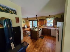 Entire Rustic Farmhouse minutes from Jay Peak