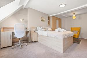 Cosy 2BR High Street Flat