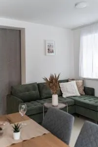 F13 apartments - Mittertreffling