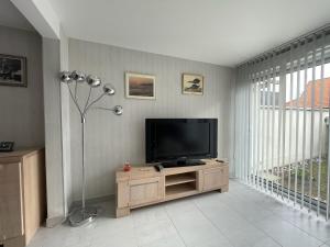 Modern and Bright home walk to beach with garage