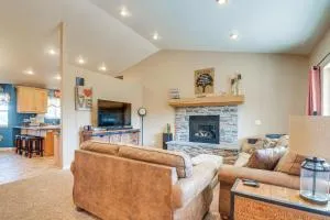 Home with Yard - 24 Mi to Bryce Canyon Natl Park! - هاتش