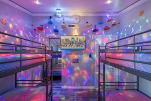 Mickeys House - Heated Pool, Slide, Golf, Karaoke and More