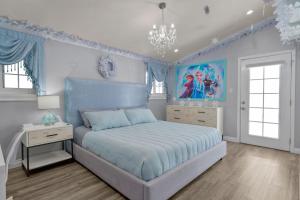 Mickeys House - Heated Pool, Slide, Golf, Karaoke and More