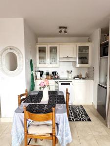 Appartements a 10 minutes a pieds de la plage, Residence La Corniche du Mont Canisy - Traveller Award 2023 : photos des chambres