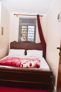 Hide Out Motel - Makindye