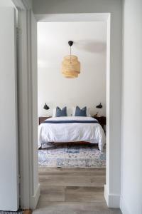 Studio Hideaway in Beachwood