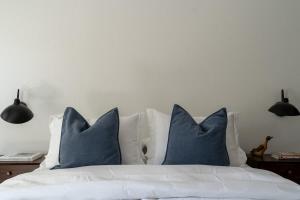 Studio Hideaway in Beachwood