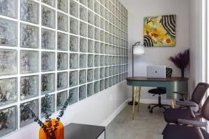 Vibrant 2BR Condo in East Austin