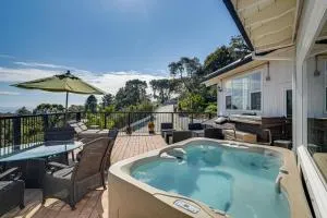 Aptos Home with Decks and Hot Tub - 2 Mi to Beach! - 卡皮托拉