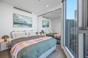 Stylish, Views, Heated Pool, Gym