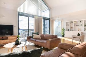 Luxury Waterfront Stay