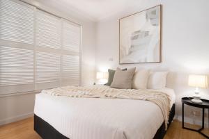 Luxury Waterfront Stay