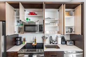 OTR 1 Bed Suite Free Parking Gym Pool Clubroom