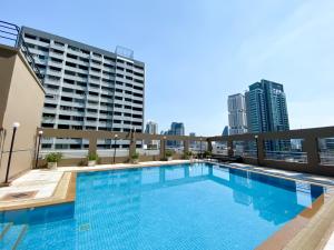 Upscale Expansive 2BR - Ultra Fast Wifi - Phrom Phong