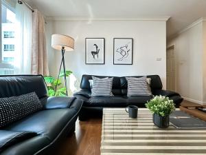 Upscale Expansive 2BR - Ultra Fast Wifi - Phrom Phong