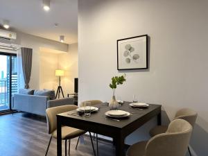 Expansive Stylish 2BR - Ultra Fast Wifi - Asoke