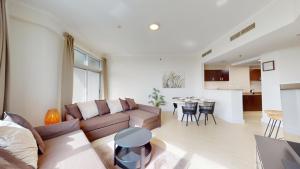 Vacationer Holiday Homes I Sophisticated 2 Bedroom Apartment I High Floor I Scenic Skyline Escape