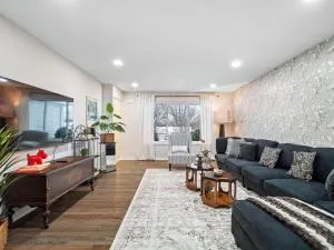 Hot Tub Ping Pong Sleeps 9 Retro Fun - Parma