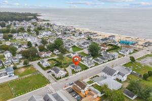 35 - Beautiful 3 BR Beach Haven