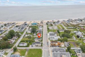 35 - Beautiful 3 BR Beach Haven