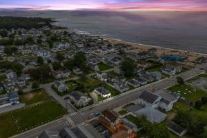 35 - Beautiful 3 BR Beach Haven