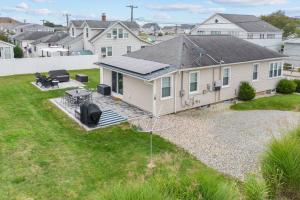 35 - Beautiful 3 BR Beach Haven