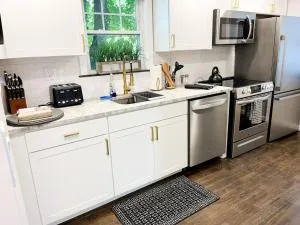 21 COMFORTABLE AND LUXURIOUS - Plainville