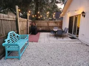 Beach Retreat with Backyard Flair and Yard Games - 大西洋滩