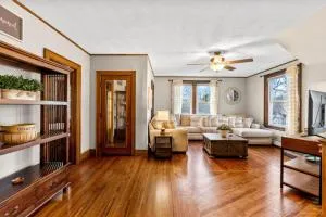 25 Massive 5 BR in Downtown Southington - Meriden