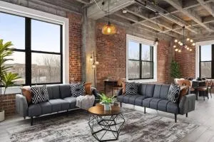 20 Mins to NYC - Chic Family and Group Loft with Gym - Harrison