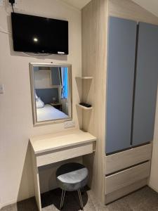 Olivia Caravan Sleeps 6 with Wi-Fi