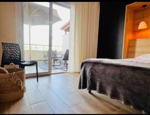 Damis Apartment Port