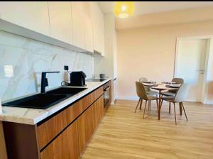 Damis Apartment Port