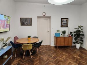 Retro house taras prywatny parking x 2 i stacja ładowania parter