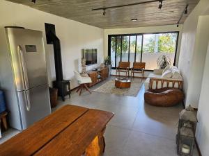 Alto Itaipava, 3 suítes AC, piscina aquecida