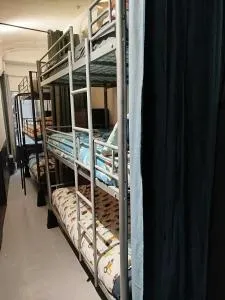 Dortoir en partage lit individuel - 圣纳泽尔