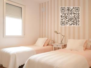 Sam Cozy Elite Studio