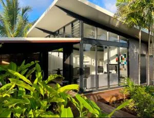 Tropical Modernist Retreat - Tully