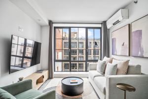 Chic Midtown 2Bedroom Cozy & Modern Retreat in Hells Kitchen